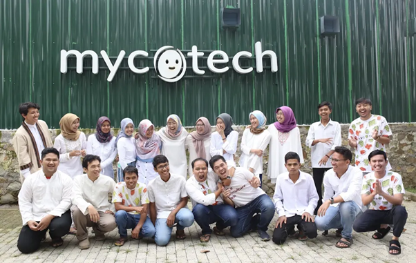 Photo of MYCL's team
